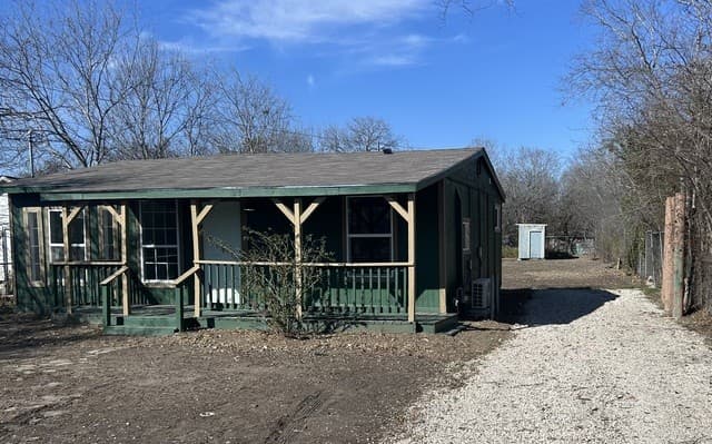 715 W Gerald — photo 2