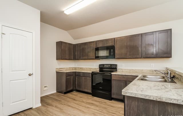 3-bedroom rental at 10428 Green Branch in San Antonio, TX — photo 1