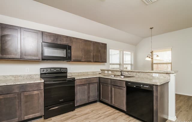 3-bedroom rental at 10428 Green Branch in San Antonio, TX — photo 2