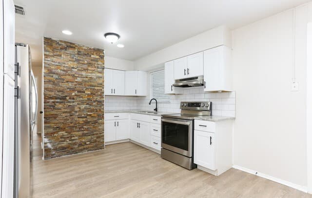 2027 Leesburg — photo 5