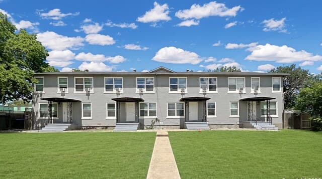 245 Deerwood Dr — photo 1