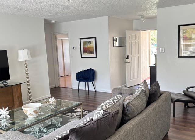 7306 Huntwood — photo 2