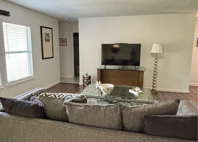 7306 Huntwood — photo 3