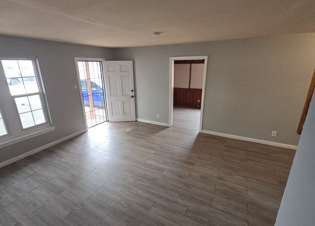 341 Longview — photo 2