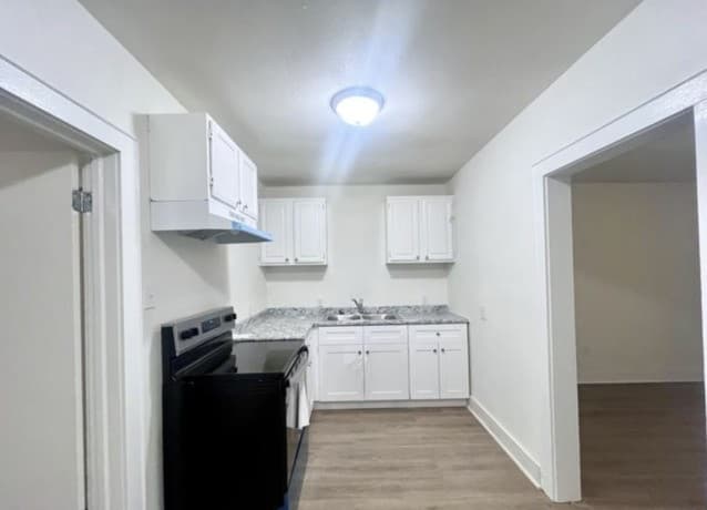 2-bedroom rental at 1828 Texas in San Antonio, TX — photo 5