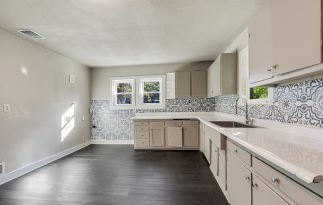 222 Belmont — photo 4