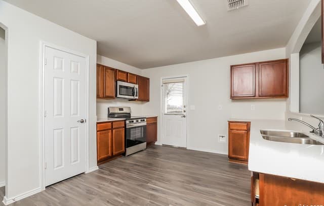 10506 Goose Way — photo 3