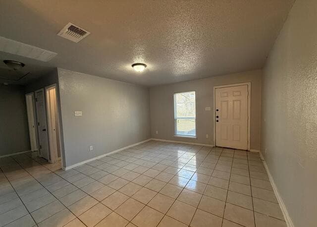 2-bedroom rental at 1311 Hortencia Ave. Unit B in San Antonio, TX — photo 3