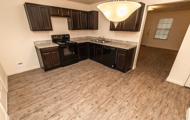 4930 War Horse — photo 4