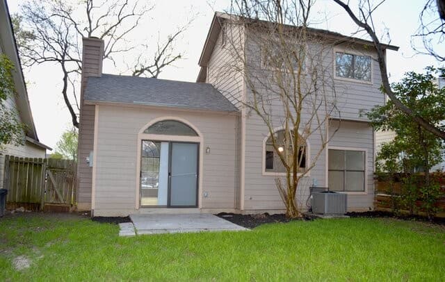 6202 Valley Cliff — photo 3