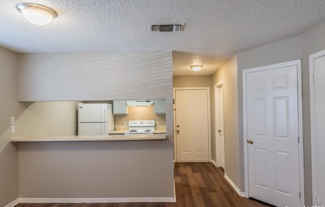 554 Dukeway Unit 1 — photo 4