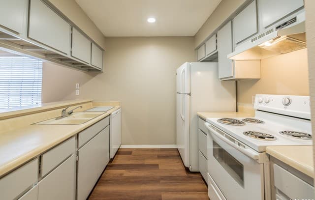 554 Dukeway Unit 1 — photo 5