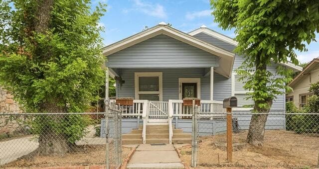 1828 Hackberry — photo 2