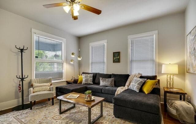 1828 Hackberry — photo 3