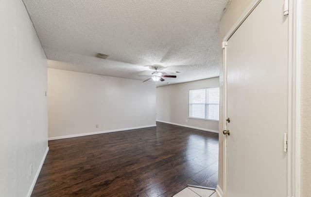 8422 Parry — photo 2