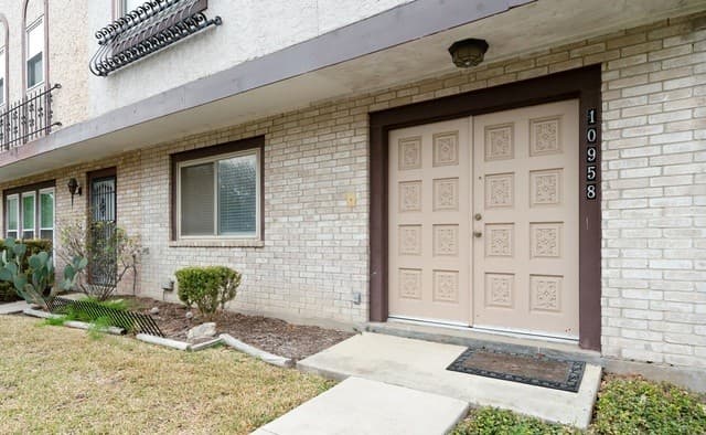 10958 Crown Park — photo 2