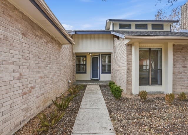 13835 Hillside — photo 2