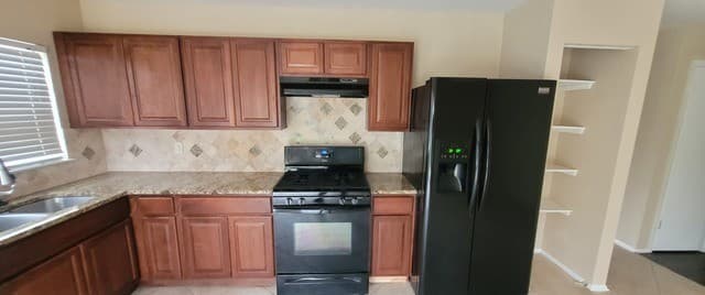 112 Friendswood — photo 3