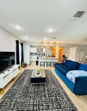 1035 Wildwood — photo 3