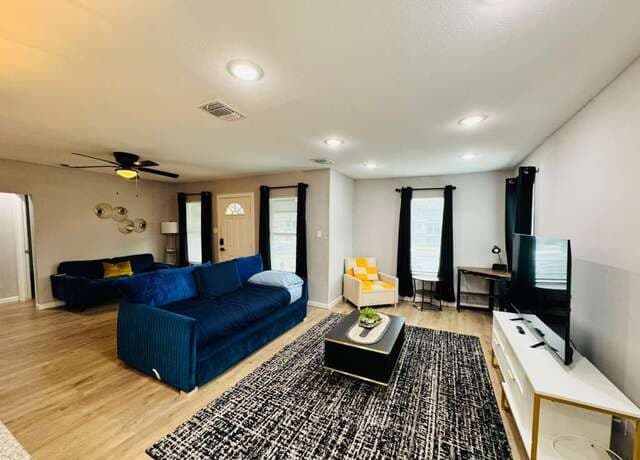 1035 Wildwood — photo 4