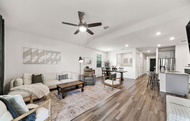 12939 Mayowa — photo 2