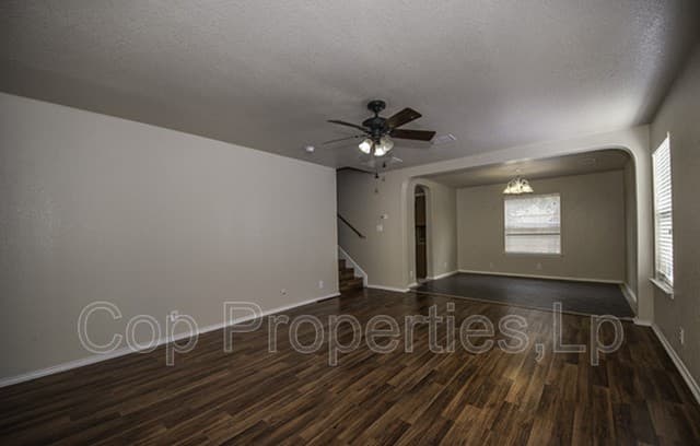 518 Reba — photo 2