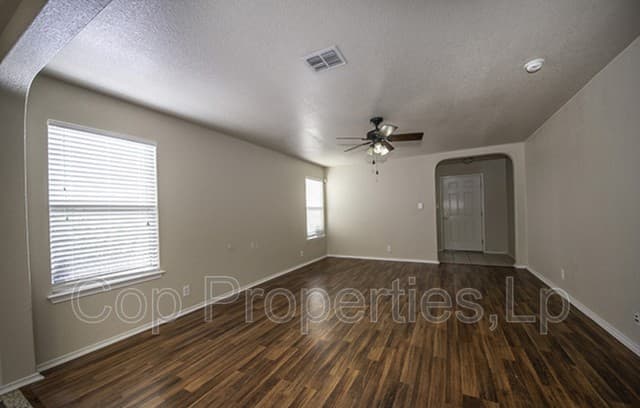 518 Reba — photo 3