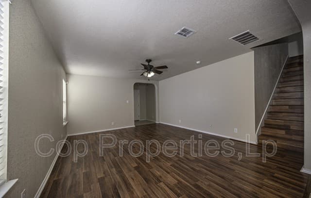 518 Reba — photo 4