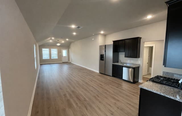 6810 Falcor — photo 2