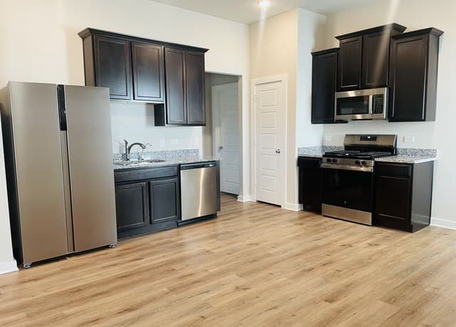 6810 Falcor — photo 3