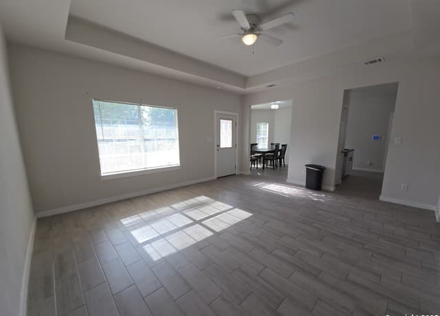 119 Pharis St — photo 2