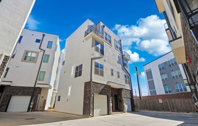 1817 N St Marys St Unit 301 — photo 2