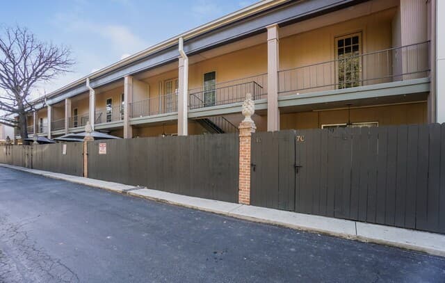2-bedroom rental at 7711 Broadway Unit 11 C in San Antonio, TX — photo 3