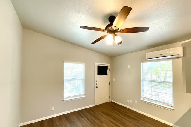 2-bedroom rental at 710 Virginia Blvd in San Antonio, TX — photo 3
