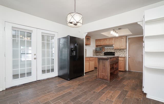 7610 Meadow Green — photo 3