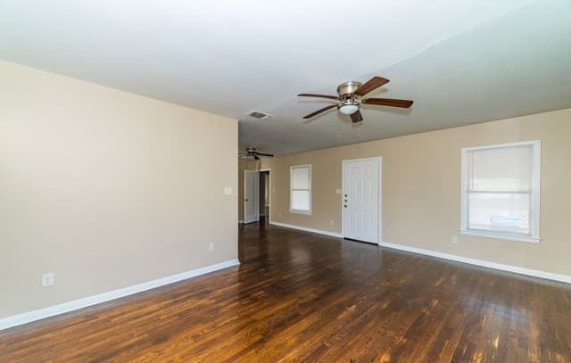 418 Bailey — photo 2