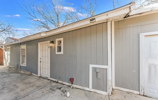 1-bedroom rental at 827 W Rosewood Unit 6 in San Antonio TX