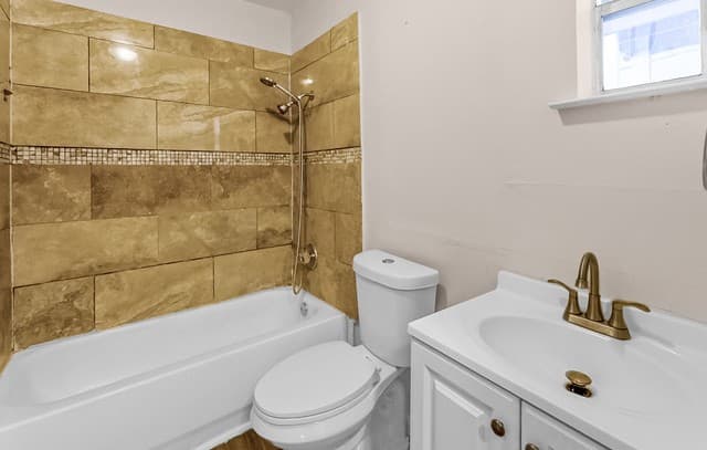 1-bedroom rental at 827 W Rosewood Unit 6 in San Antonio, TX — photo 3