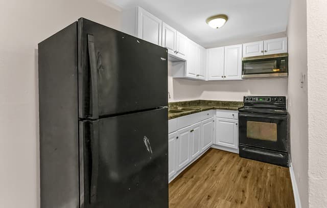 1-bedroom rental at 827 W Rosewood Unit 6 in San Antonio, TX — photo 4