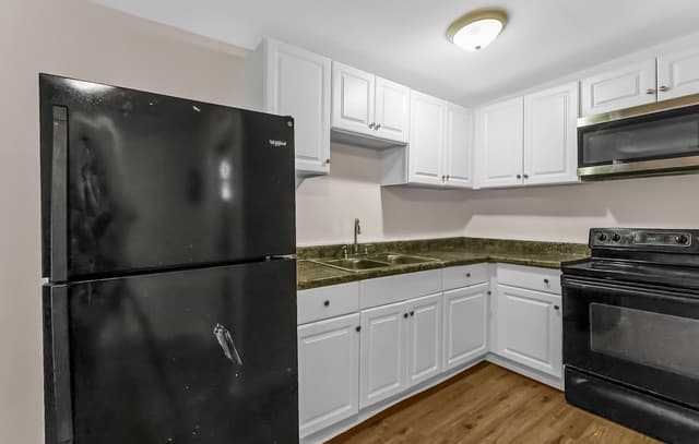 1-bedroom rental at 827 W Rosewood Unit 6 in San Antonio, TX — photo 5