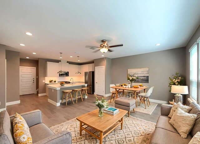 1511 E Sandalwood Unit 11 — photo 2