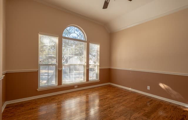 1111 Crystal Spring — photo 2