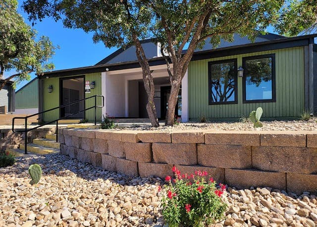 1-bedroom rental at 7200 S Presa Unit A1 in San Antonio, TX — photo 1