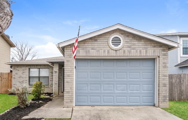 7606 Chatsworth — photo 1