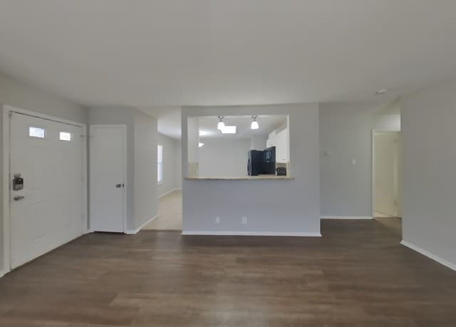 7606 Chatsworth — photo 2