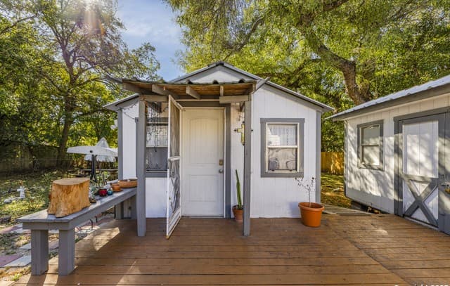 126 Benita St — photo 2