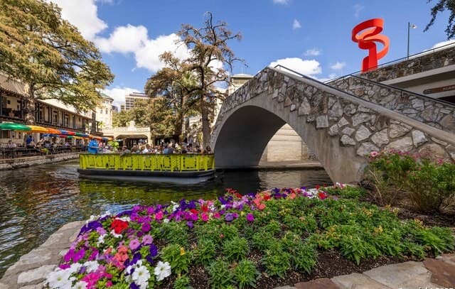 126 Benita St — photo 4