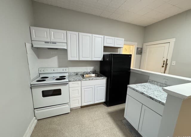 407 E Locust Unit 5 — photo 1