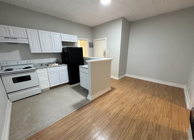 407 E Locust Unit 5 — photo 2