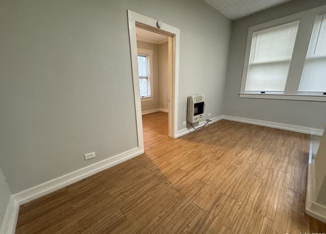 407 E Locust Unit 5 — photo 3